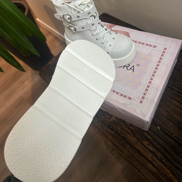 Dolls Kill Platform Boots - Picture 2 of 3